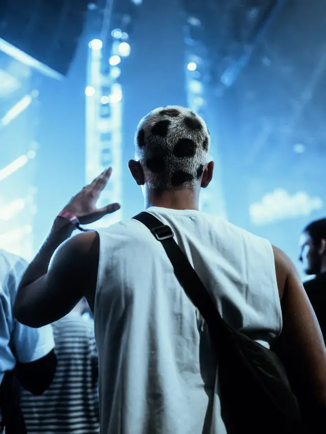 The crowd at FCKNYE Festival, photo by Isaac Ponseele