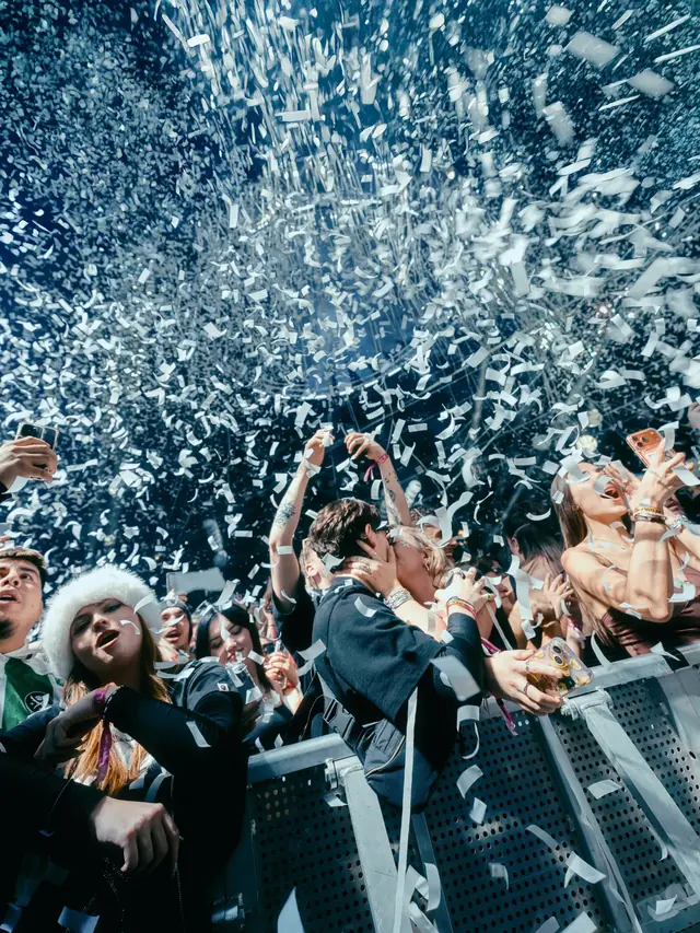 The crowd at FCKNYE Festival, photo by Isaac Ponseele
